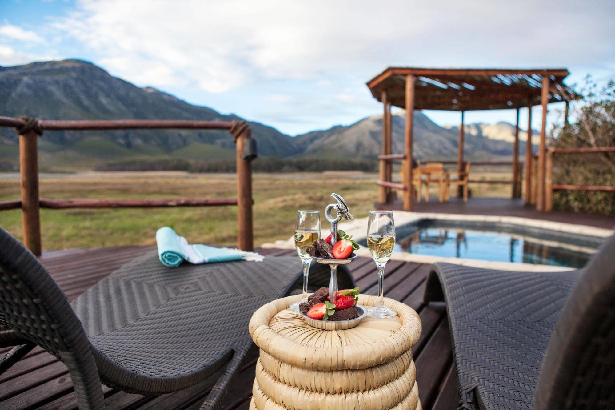 Mosaic Lagoon Lodge Станфорд Экстерьер фото