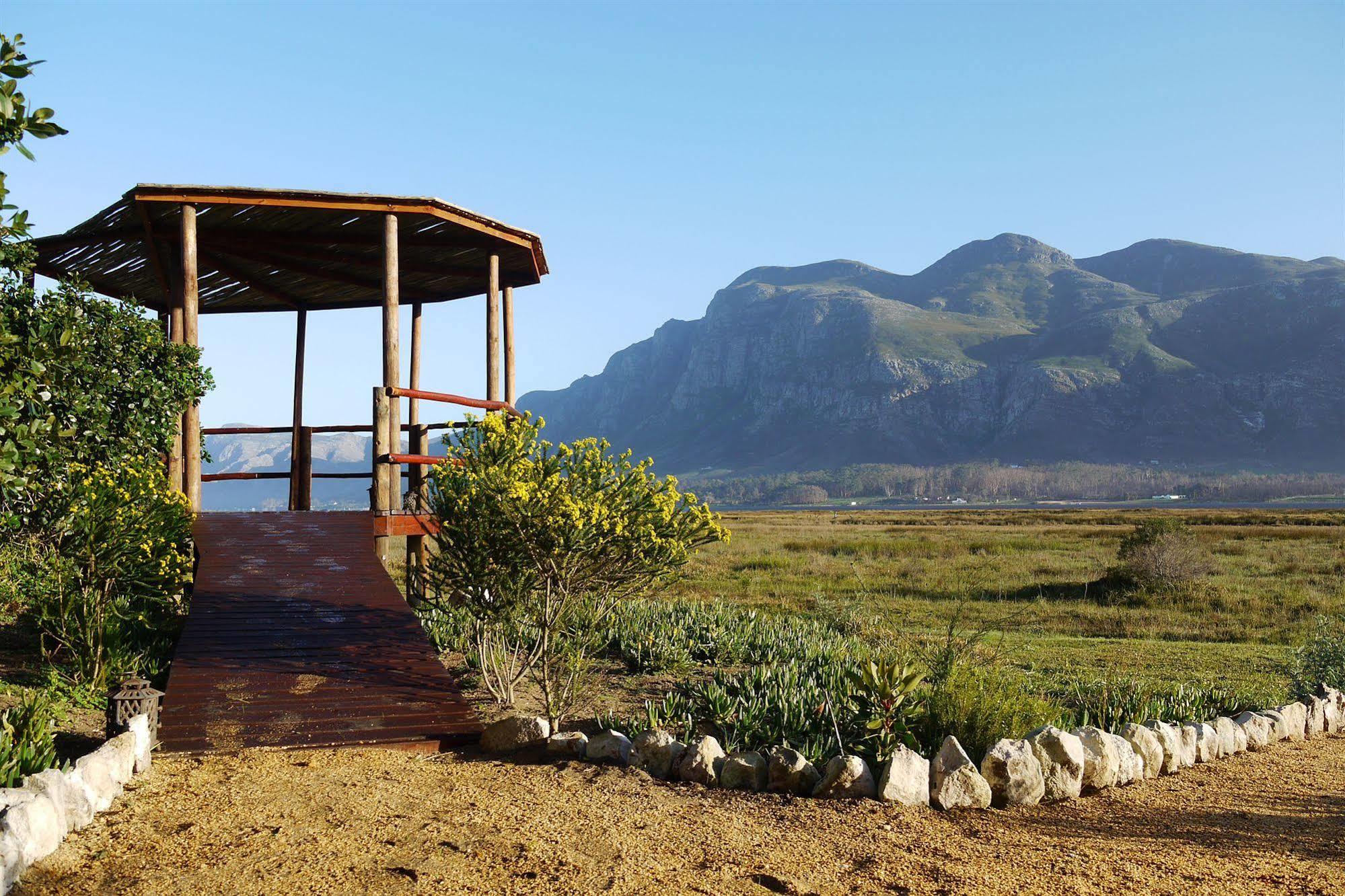 Mosaic Lagoon Lodge Станфорд Экстерьер фото